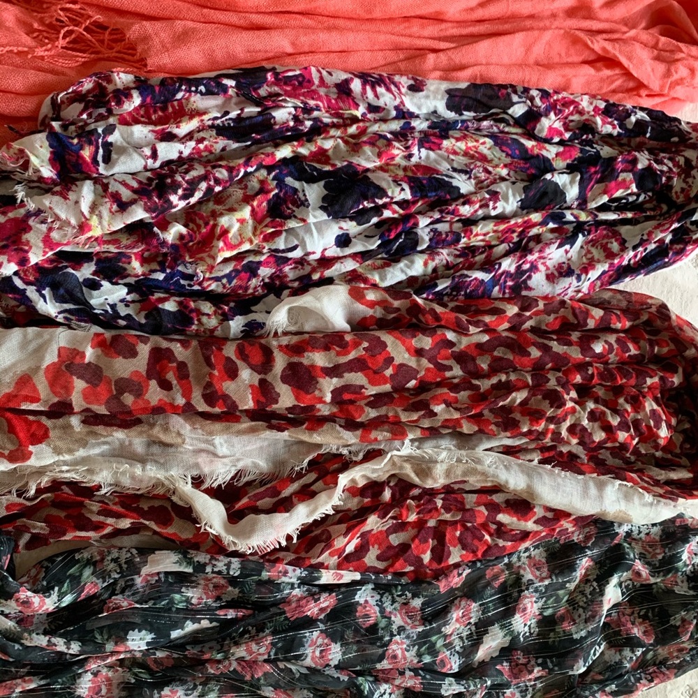 Lightweight scarf bundle - Picture 3 of 5